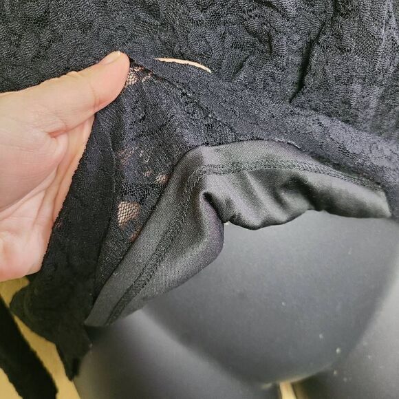 Vince Camuto Lace Long Sleeve - Picture 3 of 8